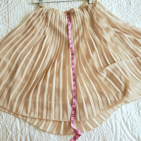 Pleated Midi Skirt in Cream - Picture 4 of 7